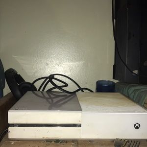 Xbox one with controller